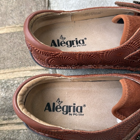 Alegria Brenna Brandy Brown Suede Leather Embossed Clogs. Size 41 ( 10.5-11 ). - Picture 6 of 12